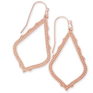 NWOT Sophia Kendra Scott earrings in rose gold 🤩